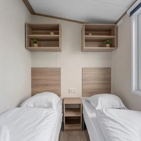 - La Gondole - Cosy Stacaravan Omringd Door مكان تخييم